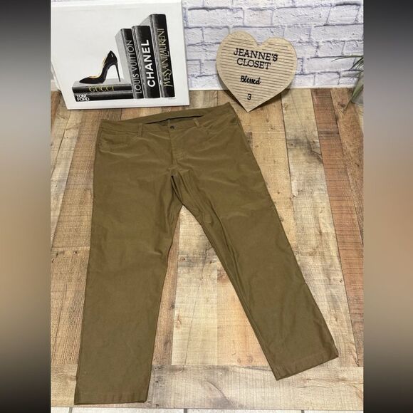 lululemon athletica Other - Lululemon ABC Classic-Fit Pant Utilitech
Artifact
Size 42